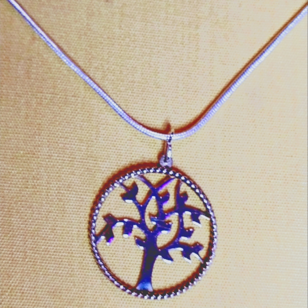 TREE OF LIFE PENDANT NECKLACE /STERLING. 16"/18"
